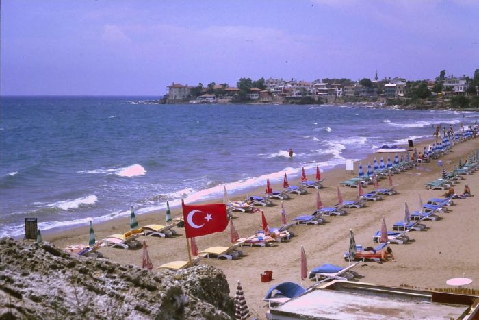Cover image: Example image of the beach in Side, Türkiye